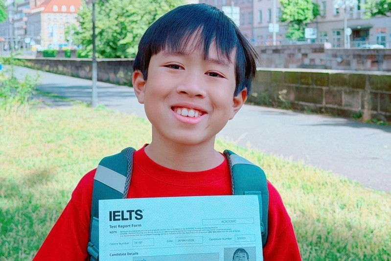 Cậu bé lớp 4 đạt IELTS 8.0, sử dụng thành thạo 2 ngoại ngữ