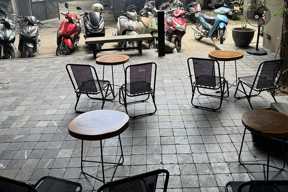 Chi trăm triệu làm khu ngồi ngoài trời, chủ quán cà phê rơi vào cảnh trớ trêu