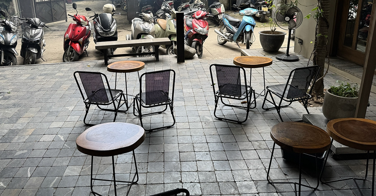 Chi trăm triệu làm khu ngồi ngoài trời, chủ quán cà phê rơi vào cảnh trớ trêu