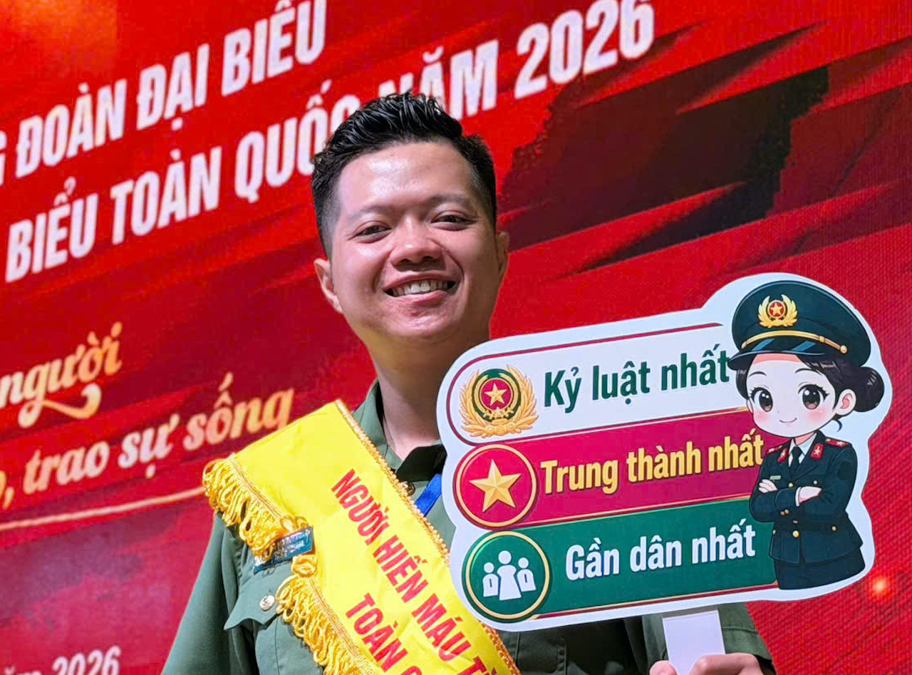 dai uy Hoang .jpeg