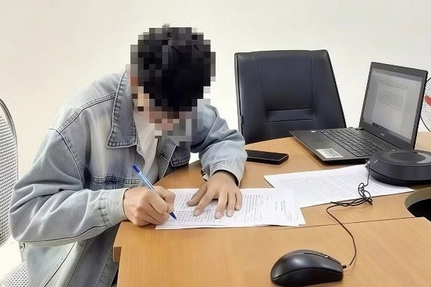 Danh tính người đăng ảnh ghép mặc áo CSGT kèm trạng thái 'đi bắt xe thôi'