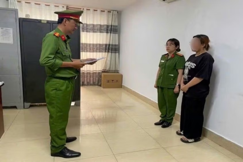Khởi tố người mẹ trẻ đánh con 4 tuổi ngã xuống đất dẫn tới tử vong