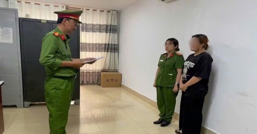 Khởi tố người mẹ trẻ đánh con 4 tuổi ngã xuống đất dẫn tới tử vong
