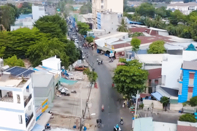 Nhiều hộ dân tháo dỡ nhà bàn giao mặt bằng, gỡ nút thắt đường dẫn vào cao tốc