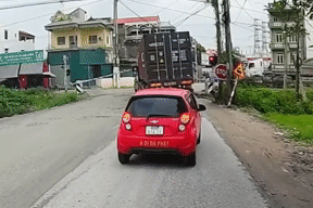 Phớt lờ biển báo STOP, sai lầm 'chết người' của nhiều tài xế Việt