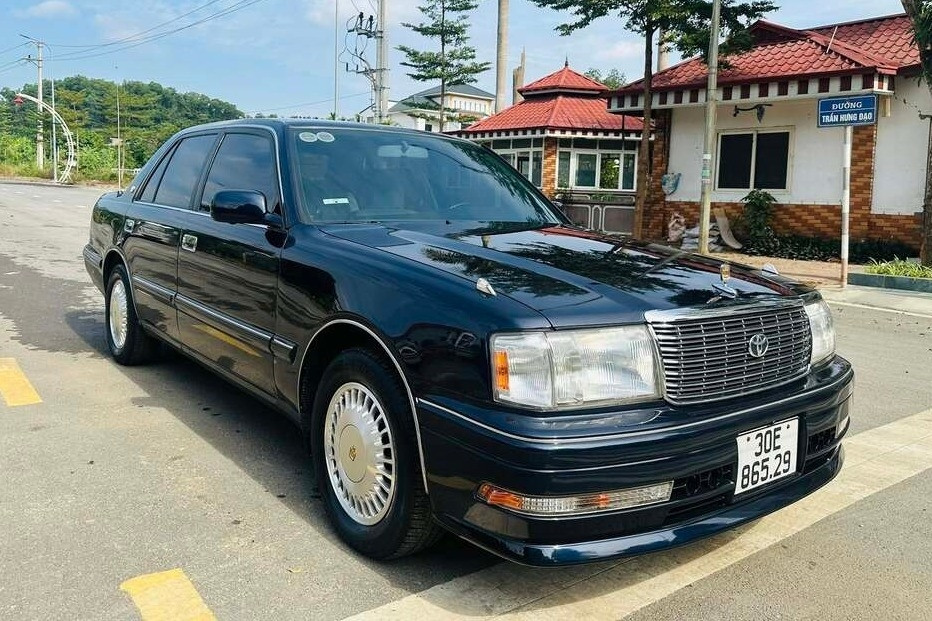 Toyota Crown JZS155 1997 giá 880 triệu, hàng hiếm hút người mê sedan Nhật cổ