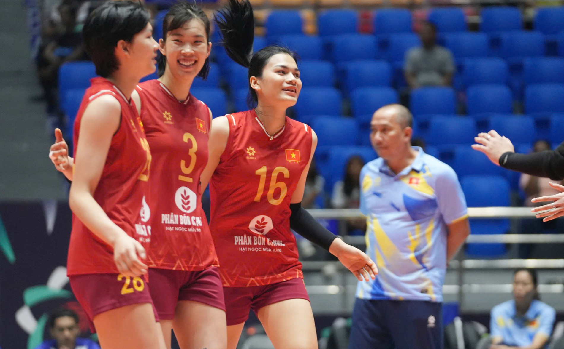 tuyen bong chuyen nu viet nam Kazakhstan 2.jpg