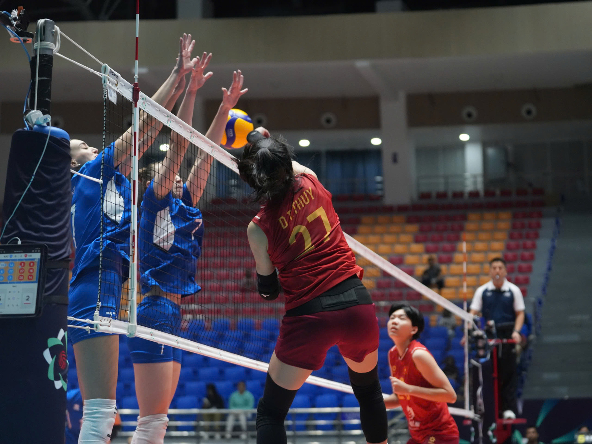 tuyen bong chuyen nu viet nam Kazakhstan 3.jpg