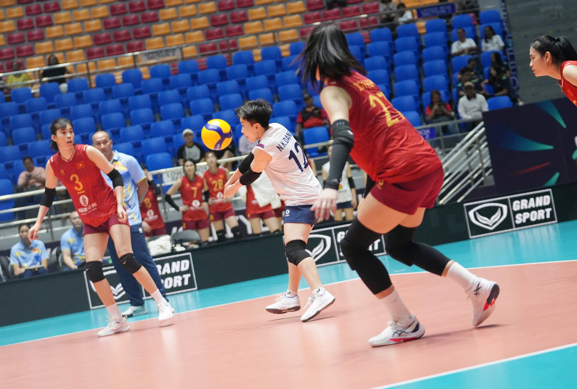 tuyen bong chuyen nu viet nam Kazakhstan 9.jpg