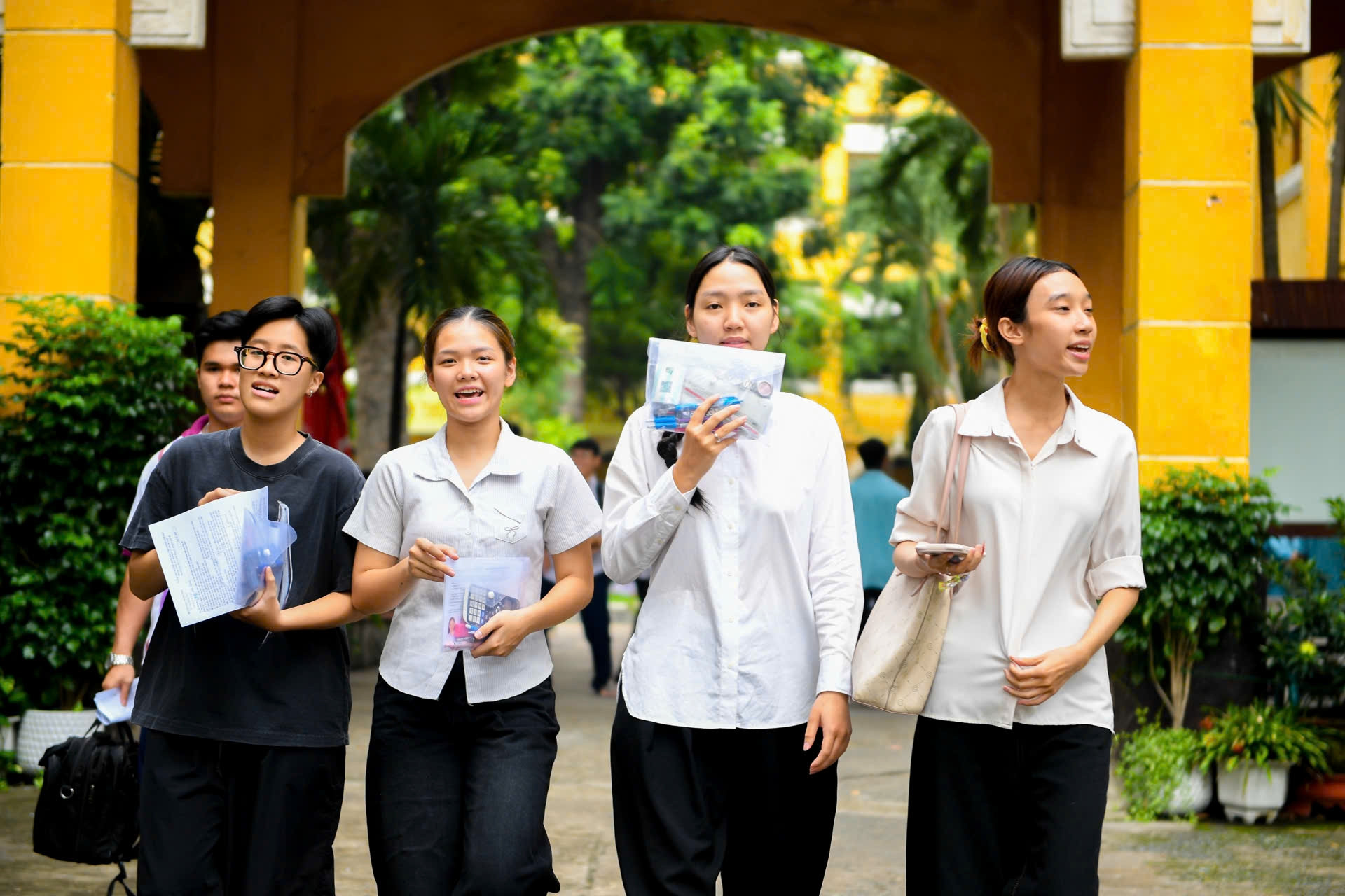 Vì sao nhiều thí sinh chọn 'ngủ một giấc thật dài' khi thi xong tốt nghiệp THPT?