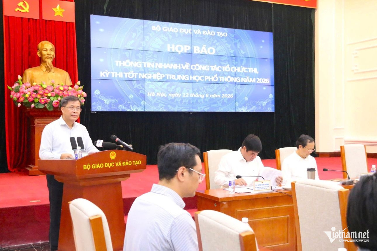 W-Toan canh hop bao.jpg