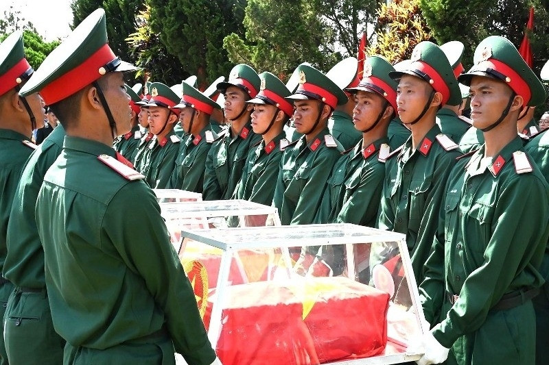 18 hài cốt liệt sĩ quân tình nguyện và chuyên gia Việt Nam được đón về đất mẹ