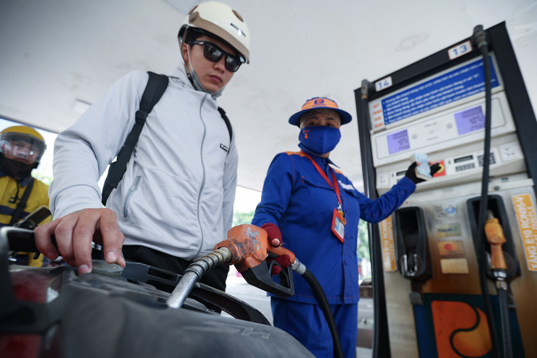 Giá xăng dầu hôm nay 13/6: Dầu thế giới giảm mạnh, trong nước ở mức thấp