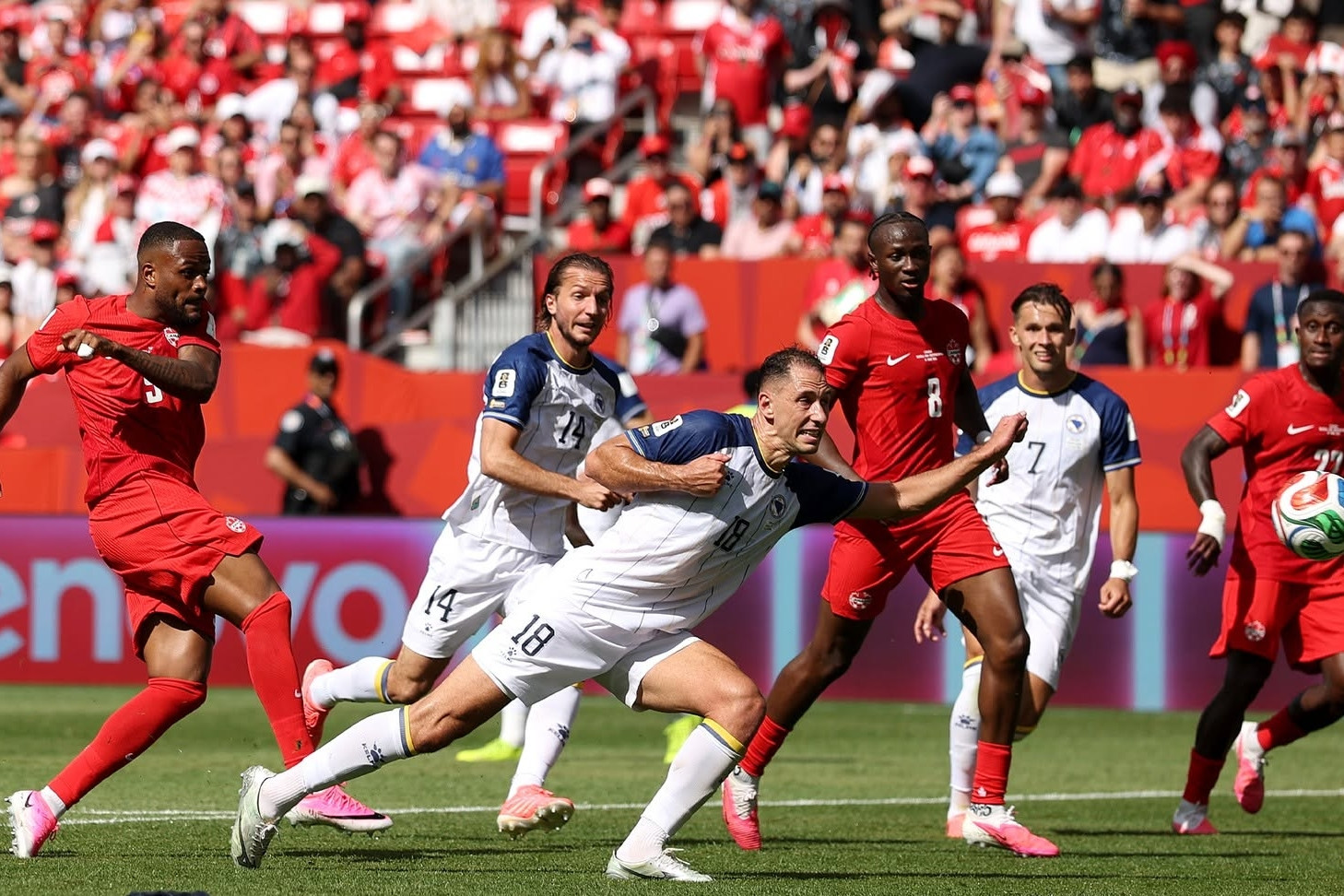 Canada thoát thua Bosnia & Herzegovina trận ra quân World Cup