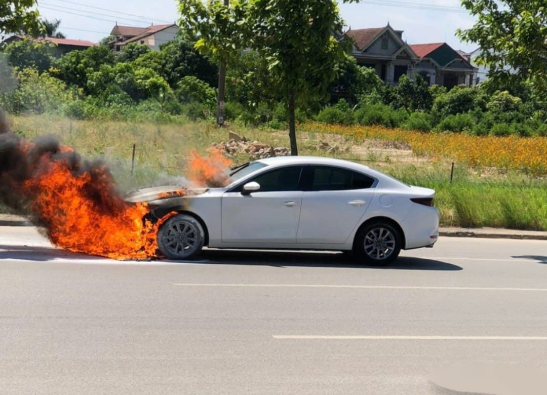 cháy xe mazda3 tại Hà Tĩnh