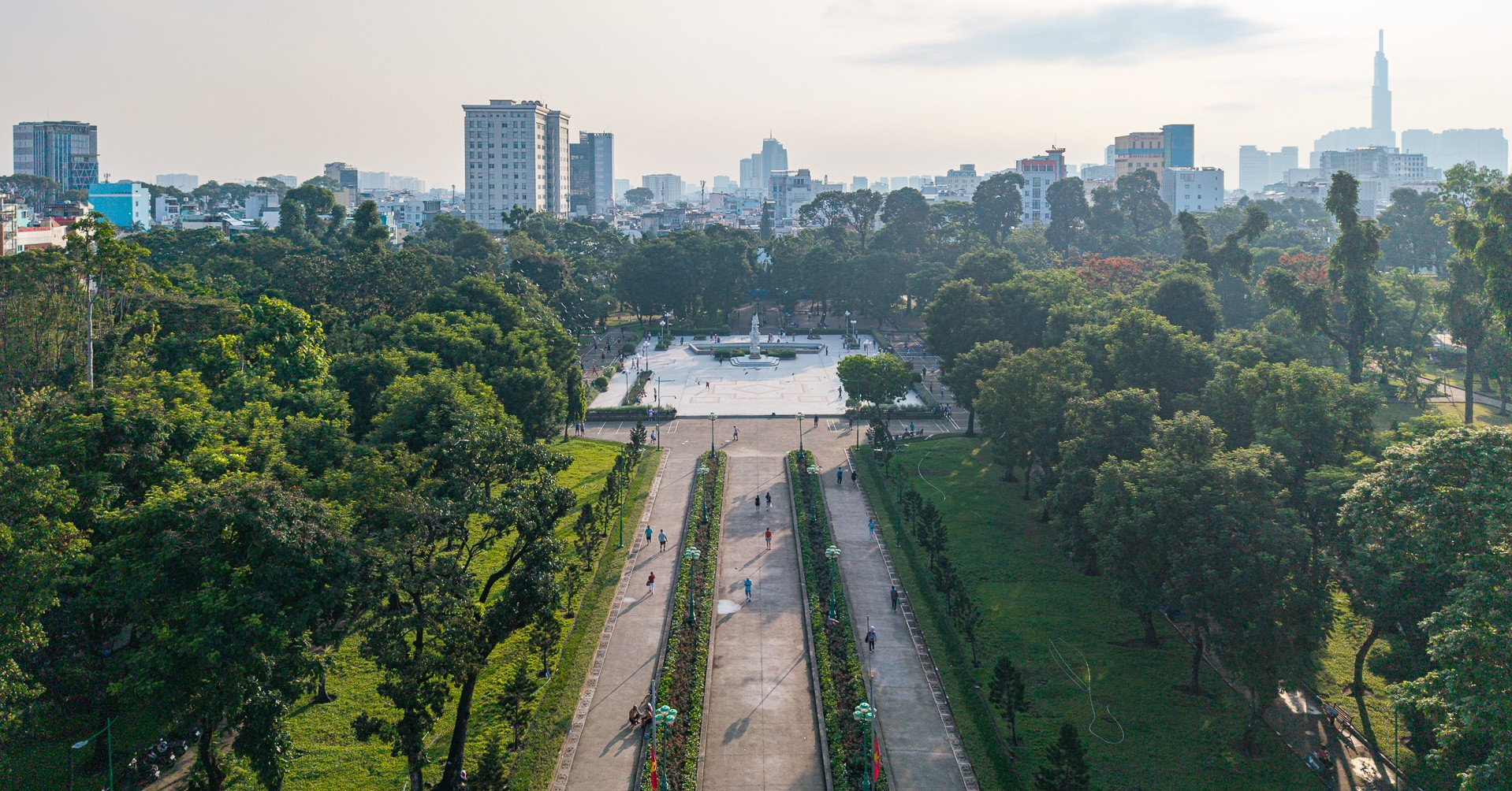 Dấu tích nghĩa trang dưới lòng công viên Lê Thị Riêng, Lê Văn Tám ở TPHCM