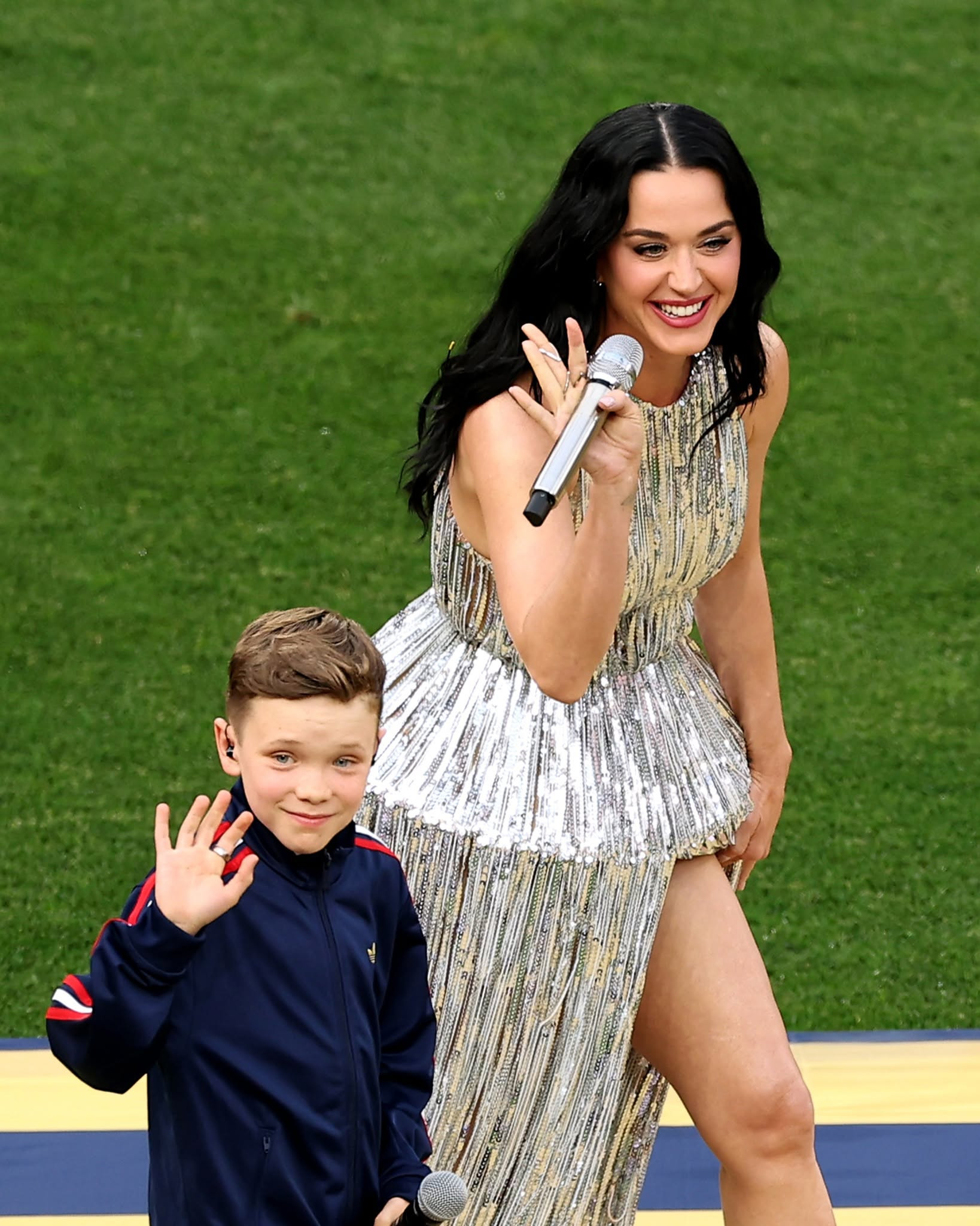 https://static-images.vnncdn.net/vps_images_publish/000001/000003/2026/6/13/katy-perry-1-784.jpg