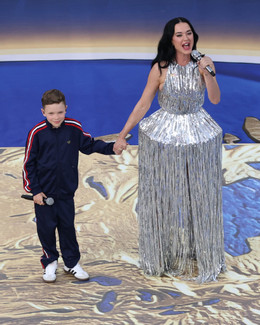 https://static-images.vnncdn.net/vps_images_publish/000001/000003/2026/6/13/katy-perry-3-782.jpg