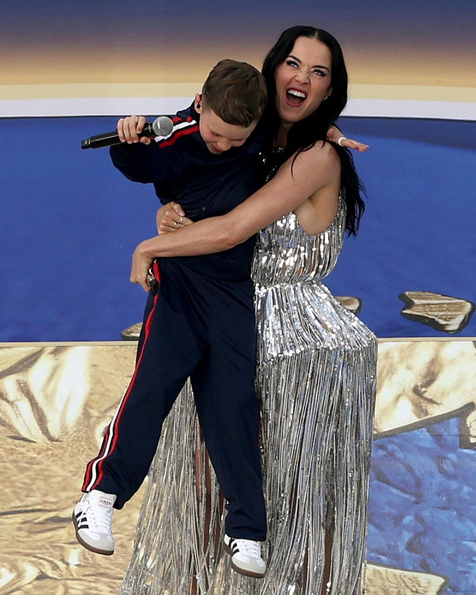 https://static-images.vnncdn.net/vps_images_publish/000001/000003/2026/6/13/katy-perry-4-785.jpg