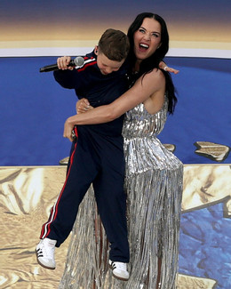 https://static-images.vnncdn.net/vps_images_publish/000001/000003/2026/6/13/katy-perry-4-785.jpg