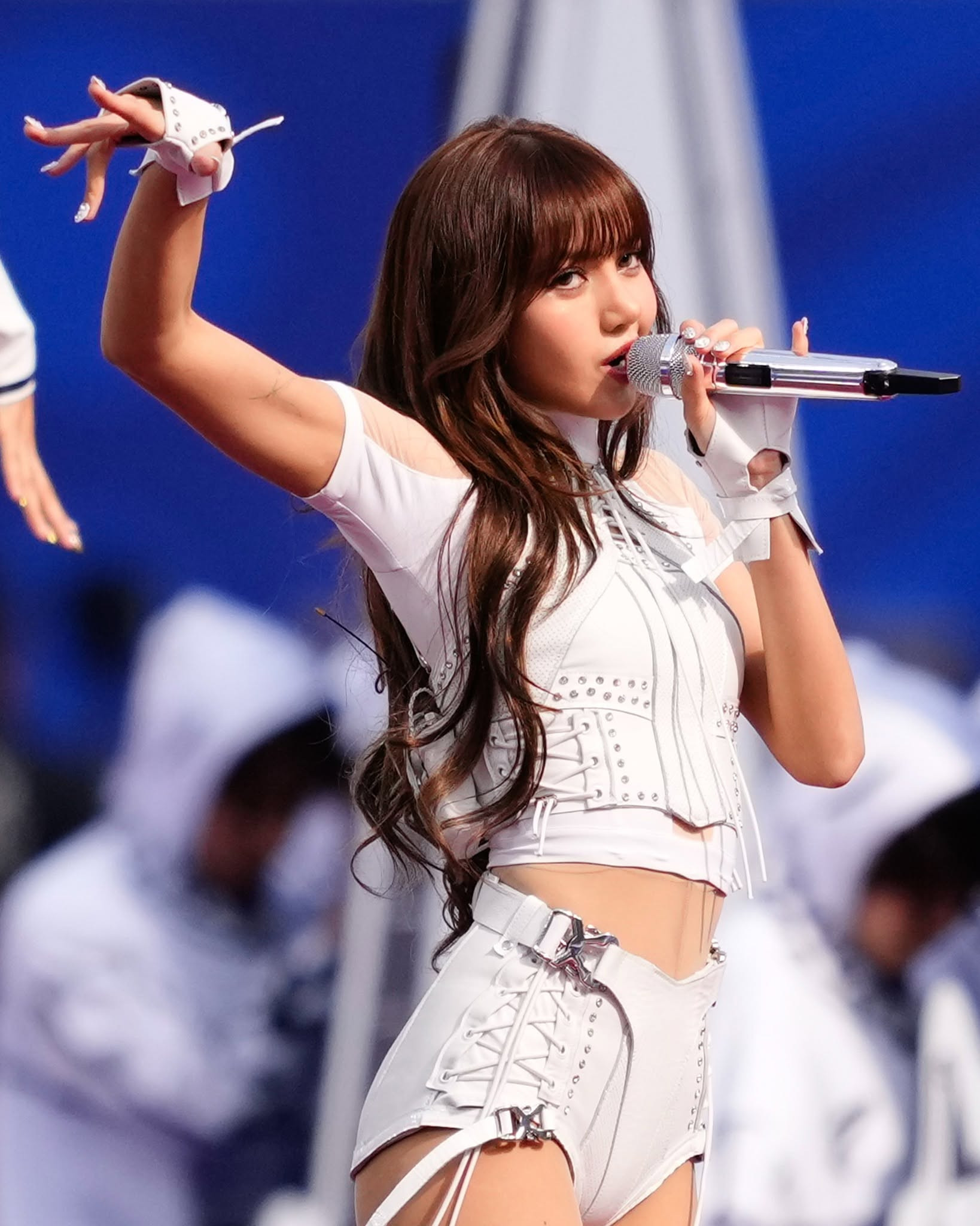 https://static-images.vnncdn.net/vps_images_publish/000001/000003/2026/6/13/kpop-lisa-3-781.jpg