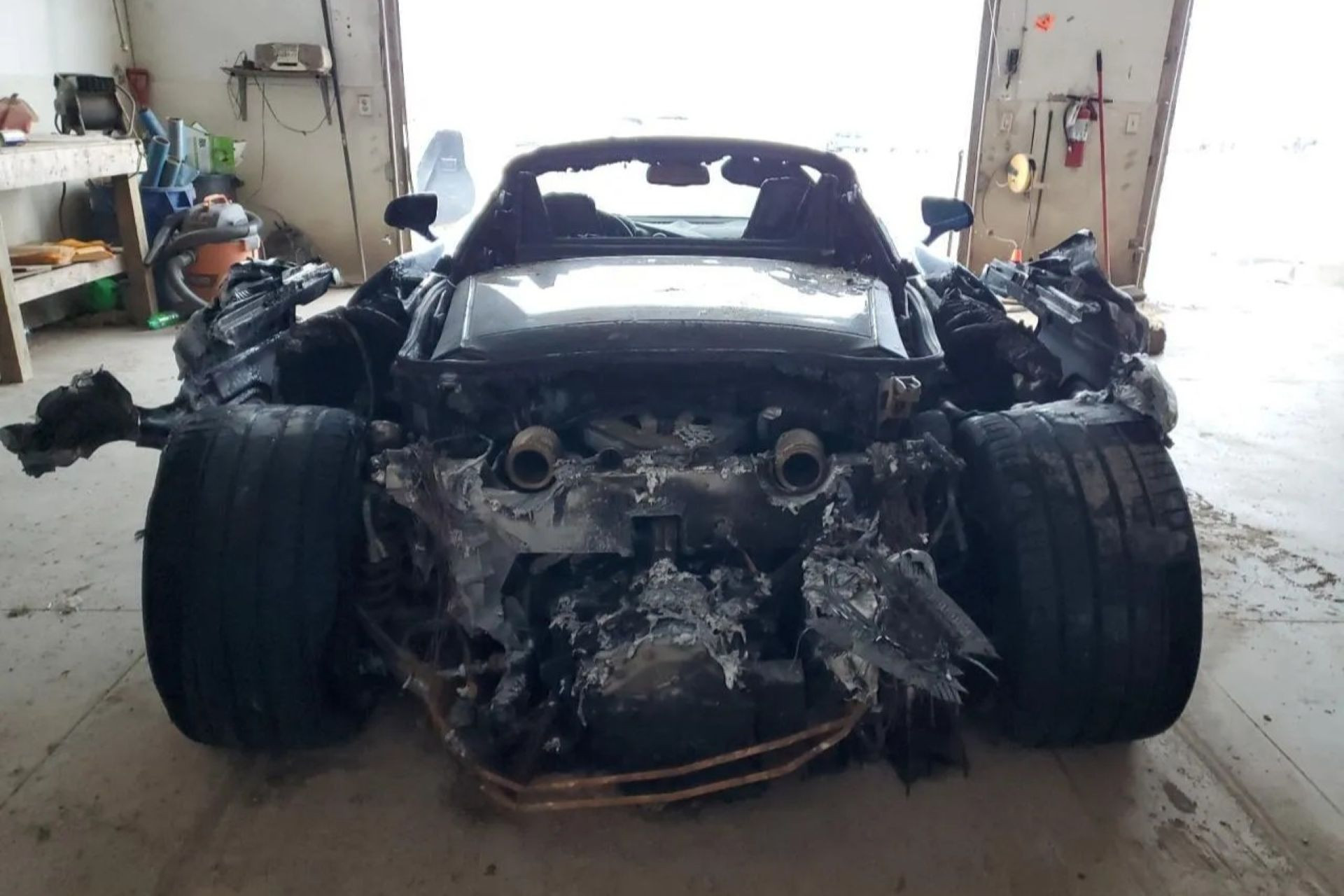 https://static-images.vnncdn.net/vps_images_publish/000001/000003/2026/6/13/mclaren-765lt-spider-copart-6-1511.jpg