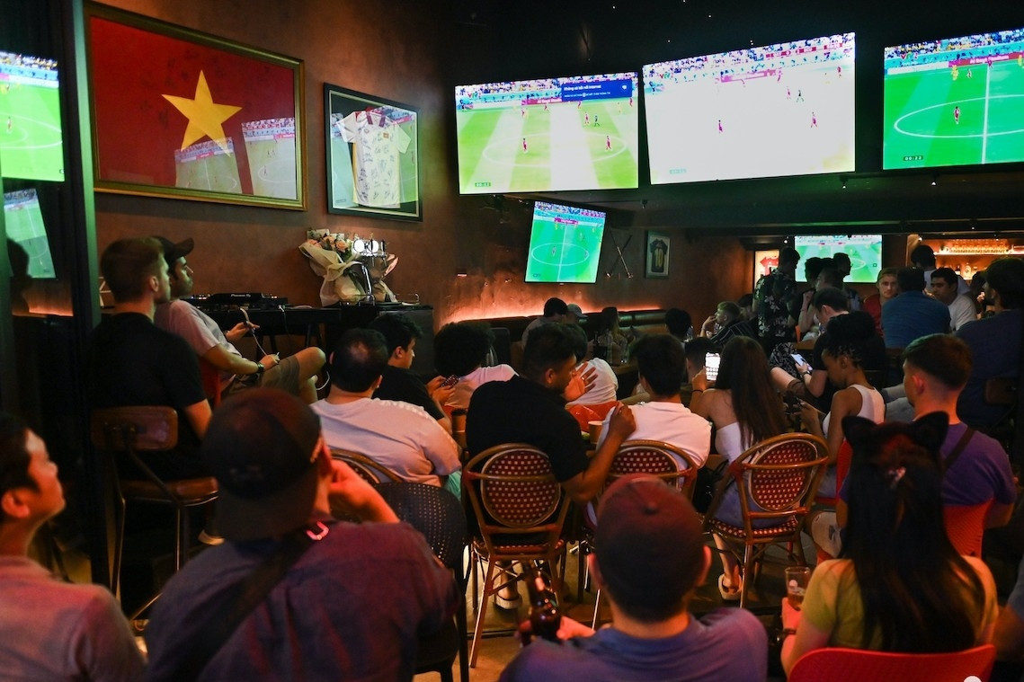 Nguy cơ đột quỵ, nhồi máu cơ tim khi thức đêm xem World Cup 2026
