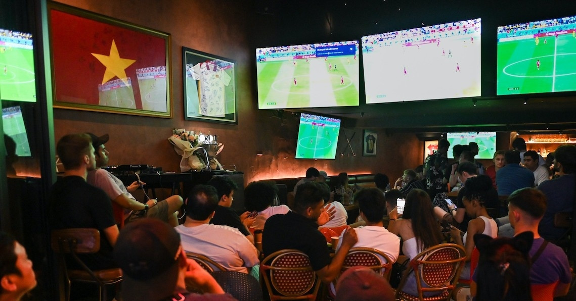 Nguy cơ đột quỵ, nhồi máu cơ tim khi thức đêm xem World Cup 2026