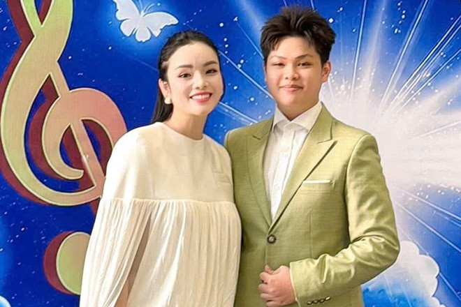 Phó giáo sư Tân Nhàn khoe con trai cao lớn, NSND Thu Quế U60 vẫn tươi trẻ