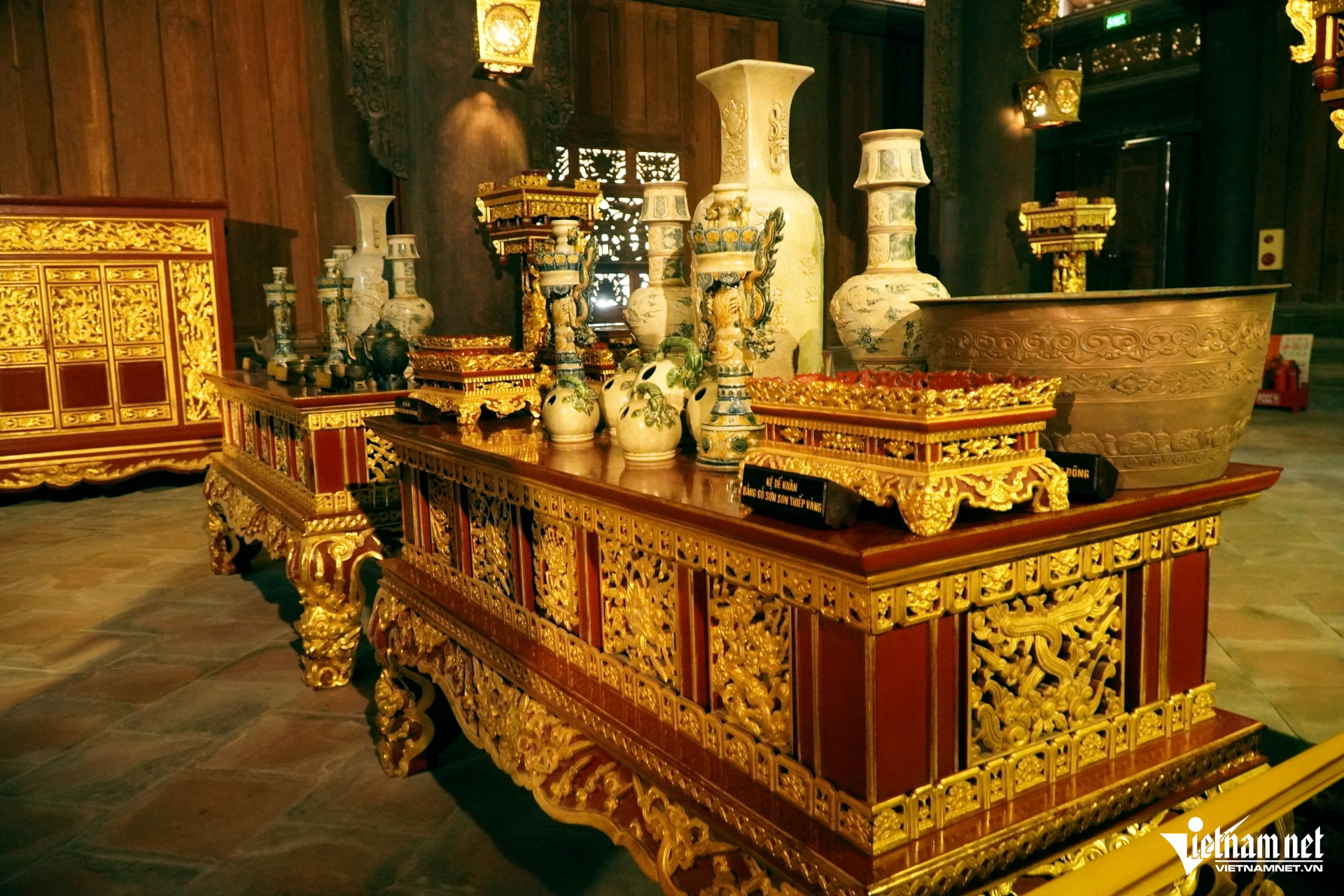 W-a6Chính điện dát vàng.JPG.jpg