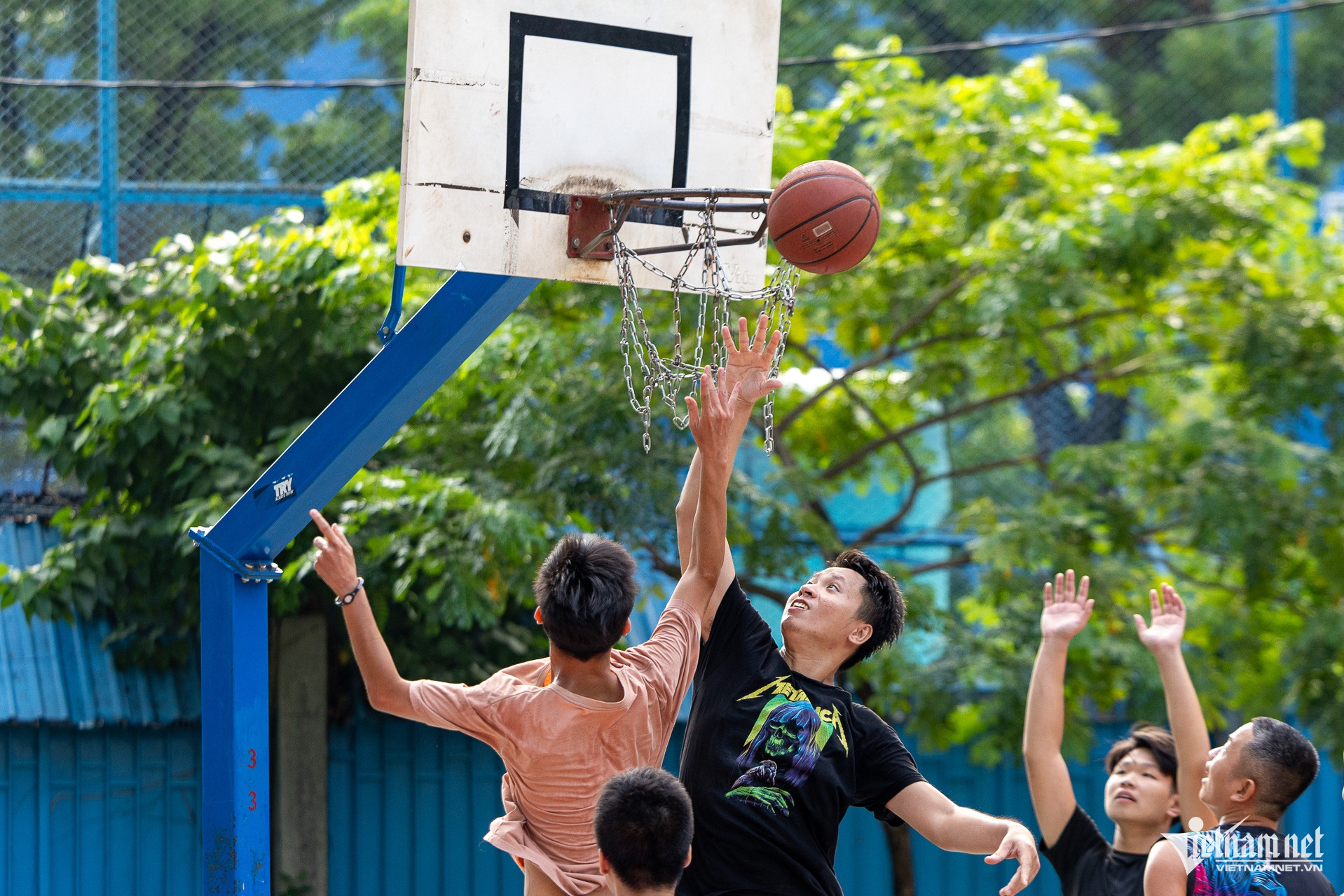 https://static-images.vnncdn.net/vps_images_publish/000001/000003/2026/6/13/w-cong-vien-le-van-tam-tuan-hung-48-1531.jpg