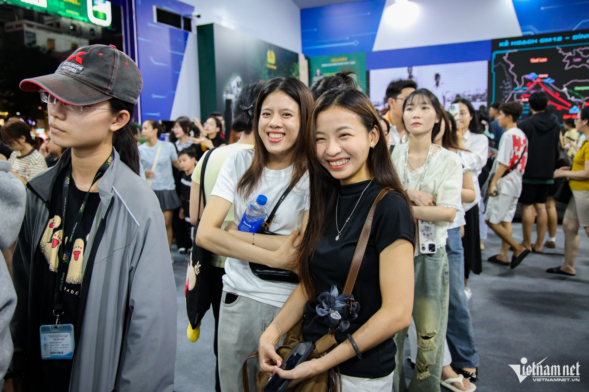 https://static-images.vnncdn.net/vps_images_publish/000001/000003/2026/6/13/w-trien-lam-nguyen-hue-22-629.jpg