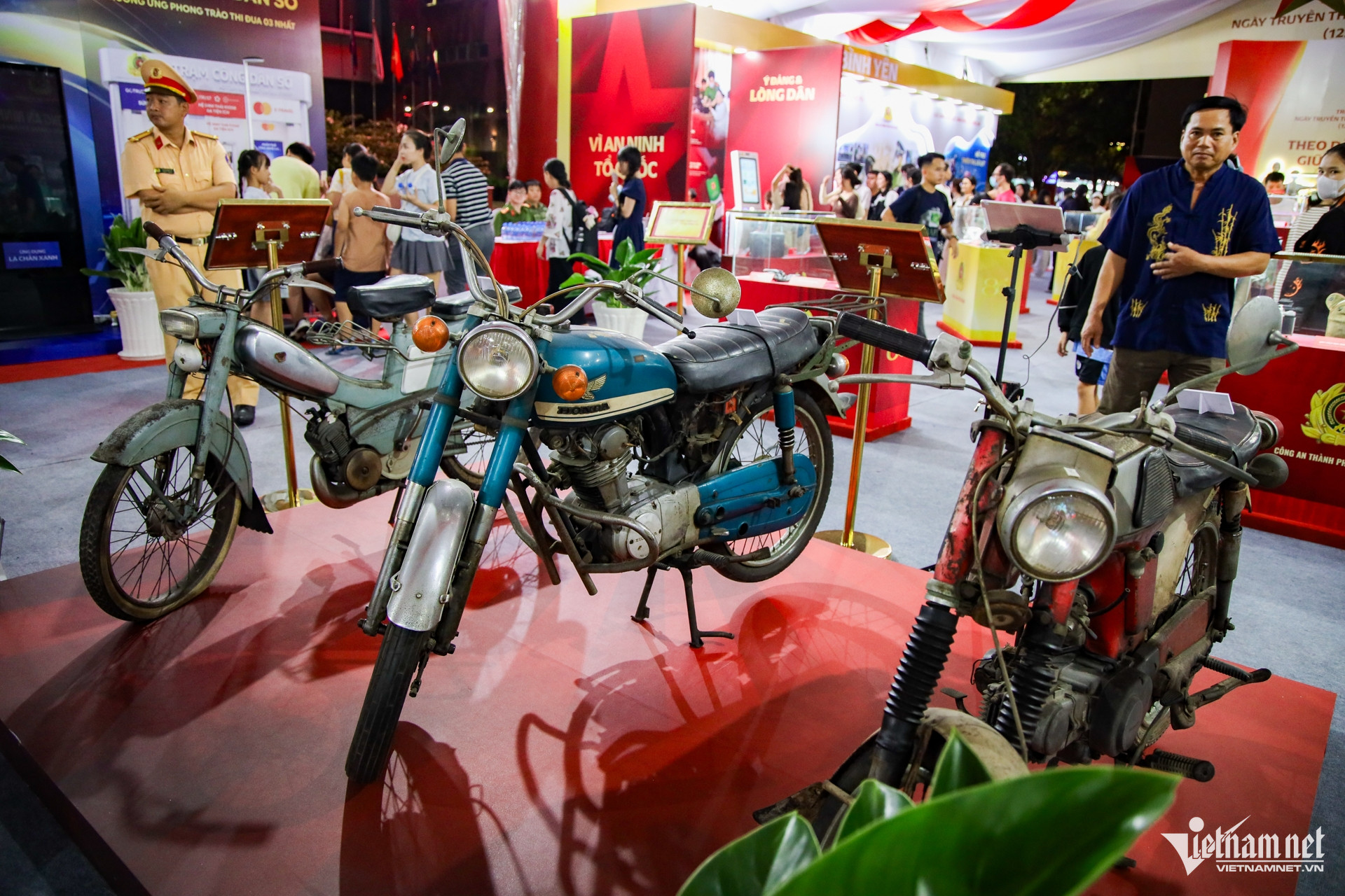 https://static-images.vnncdn.net/vps_images_publish/000001/000003/2026/6/13/w-trien-lam-nguyen-hue-29-633.jpg