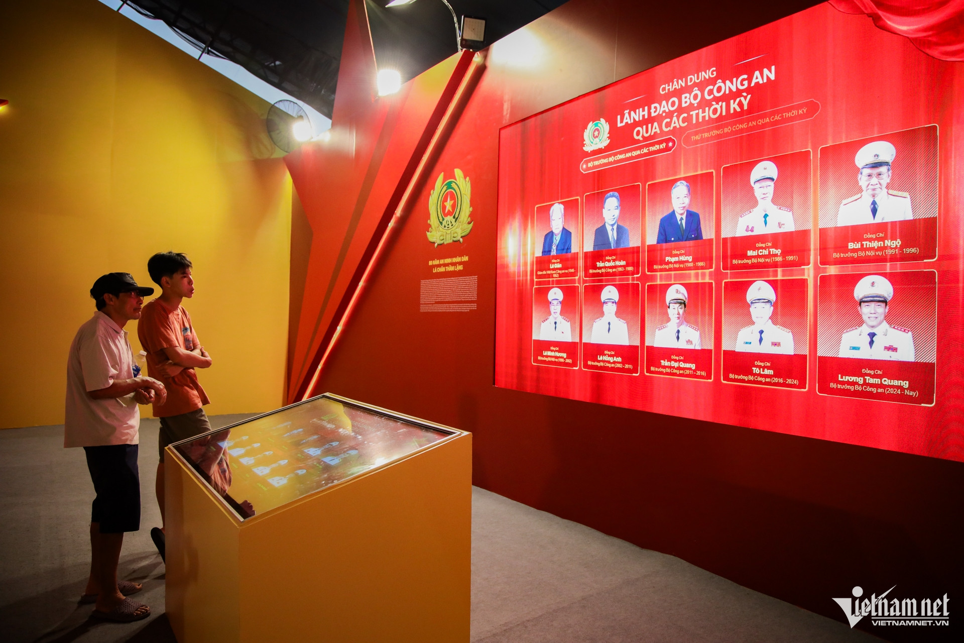 https://static-images.vnncdn.net/vps_images_publish/000001/000003/2026/6/13/w-trien-lam-nguyen-hue-3-617.jpg