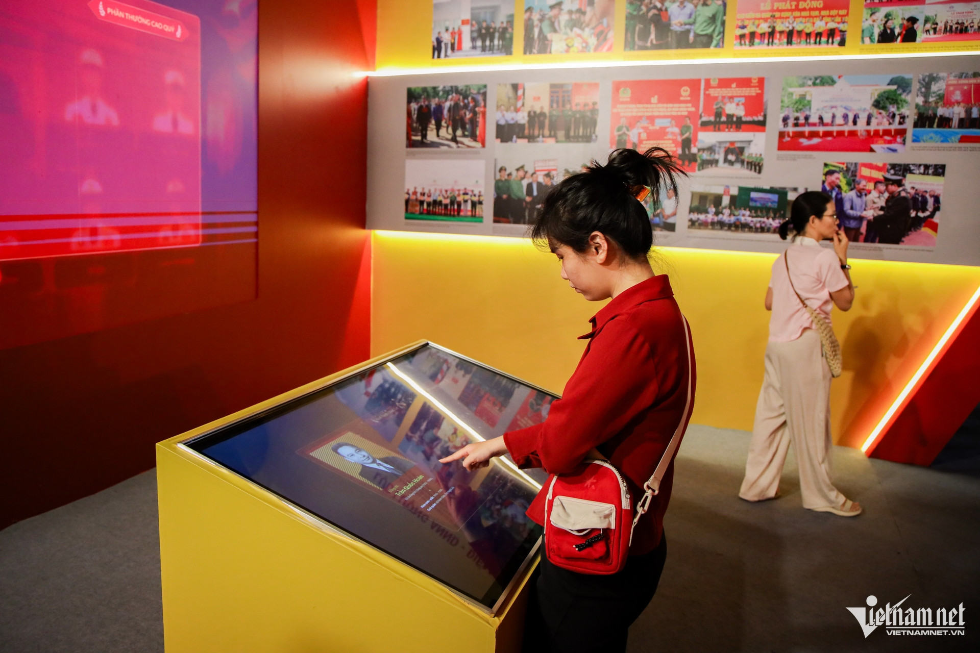 https://static-images.vnncdn.net/vps_images_publish/000001/000003/2026/6/13/w-trien-lam-nguyen-hue-4-618.jpg