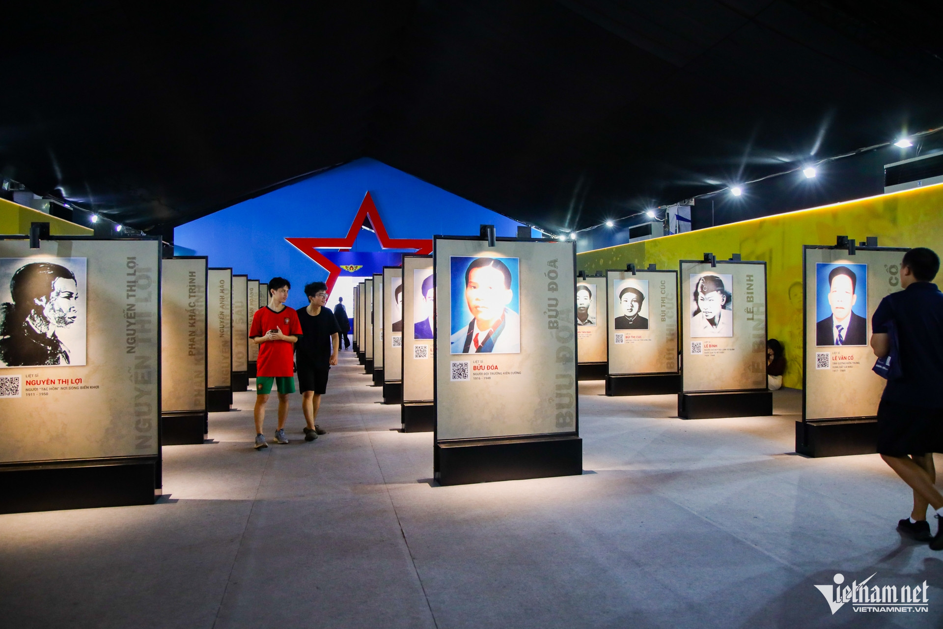 https://static-images.vnncdn.net/vps_images_publish/000001/000003/2026/6/13/w-trien-lam-nguyen-hue-625.jpg