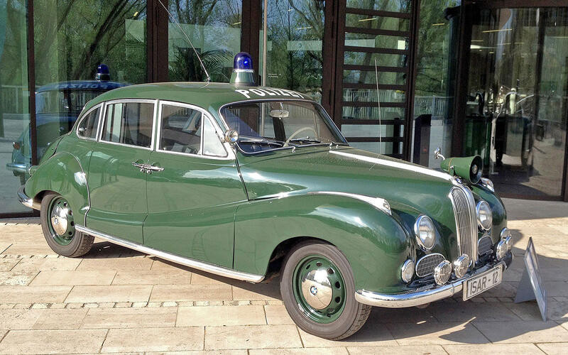 10 29 05 bmw 501_3_1_0_1_0_1_1_0_0_0_0.jpg