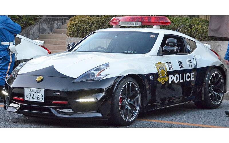 2 nissan nizmo tokyo_metropolitan_police_depart_wikipedia_commons_ _ypy31_0_1_0_0_0_0.jpg