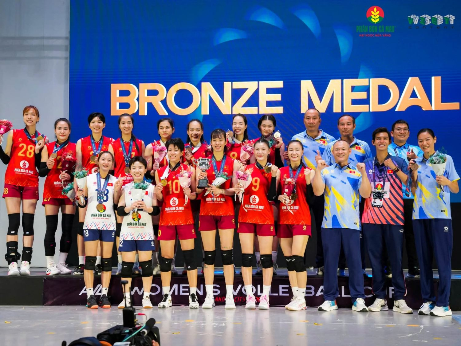 https://static-images.vnncdn.net/vps_images_publish/000001/000003/2026/6/14/bong-chuyen-viet-nam-1-2255.jpg