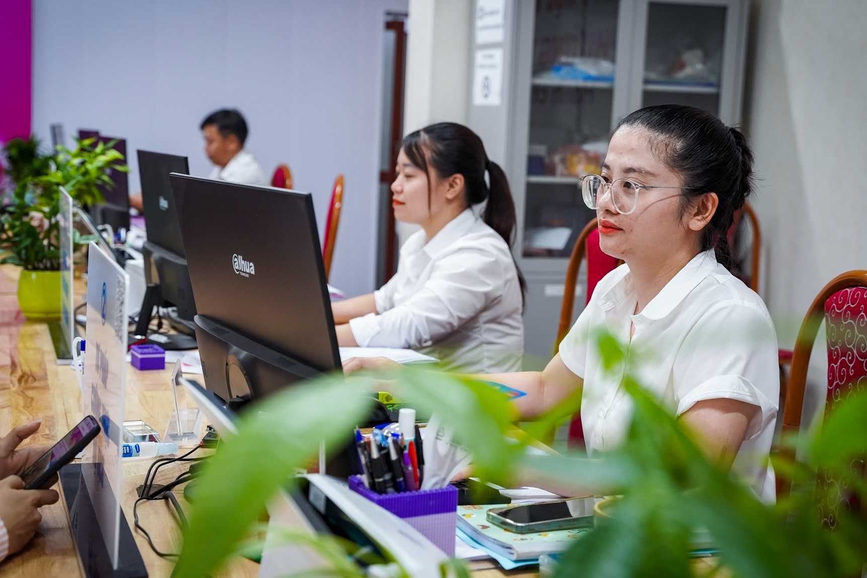 Chuyện những cán bộ 'mang' ủy ban về tận nhà dân
