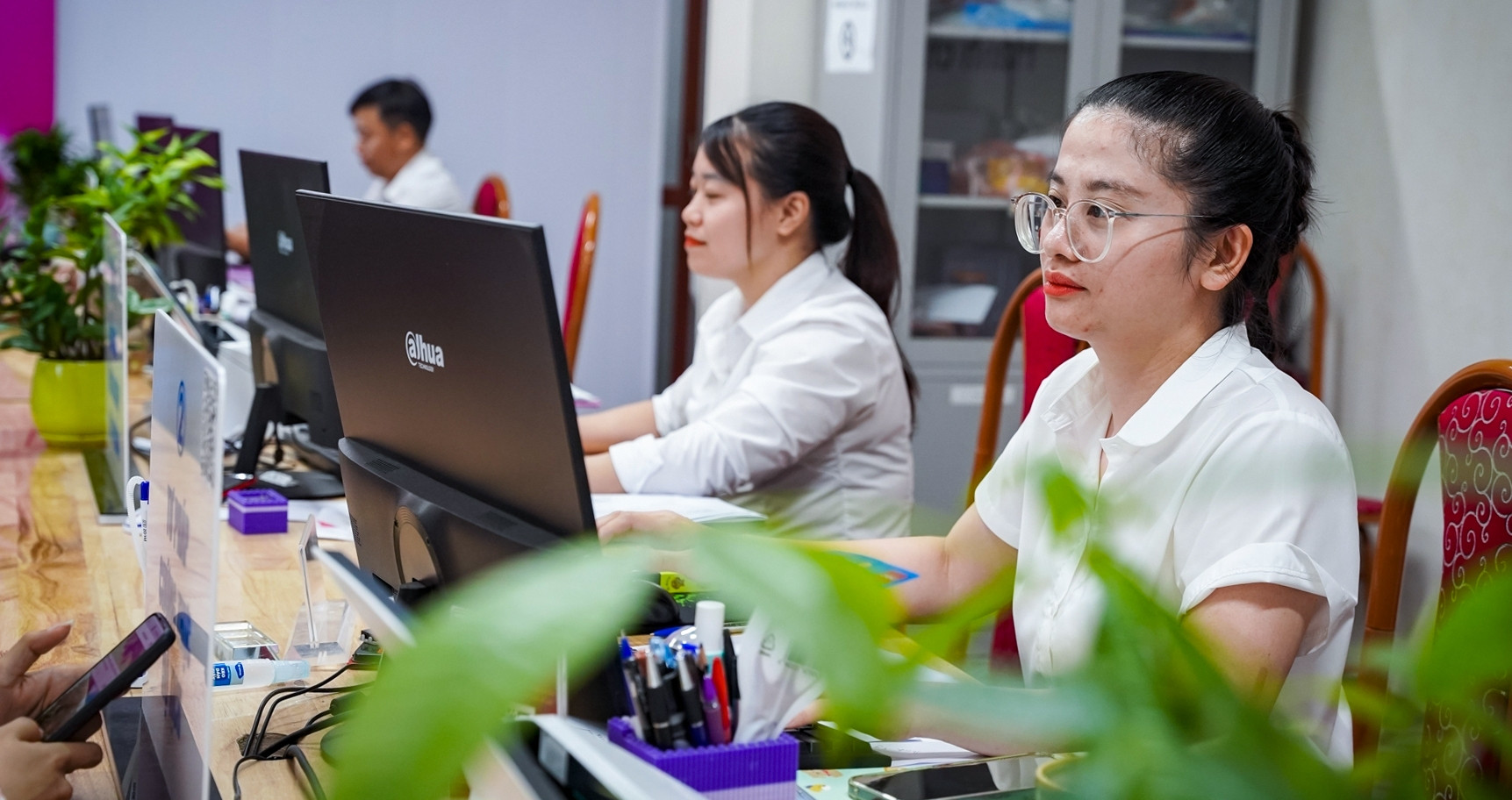 Chuyện những cán bộ &amp;apos;mang&amp;apos; ủy ban về tận nhà dân