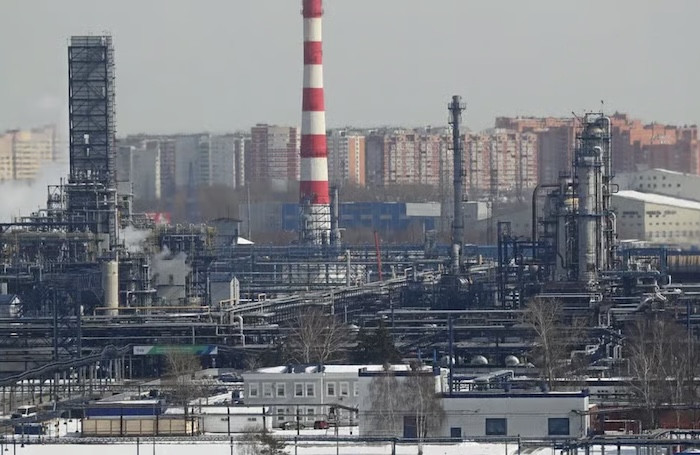 Nhà máy hóa chất, kho dầu Nga cháy lớn sau đòn tấn công của Ukraine