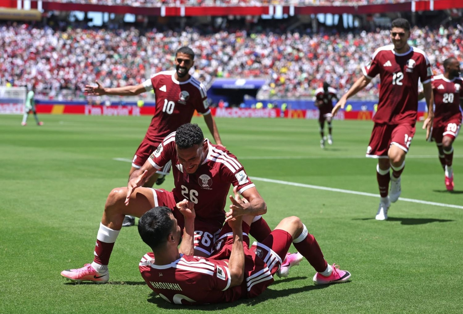 Video bóng đá Qatar vs Thuỵ Sĩ: Lịch sử gọi tên đại diện châu Á