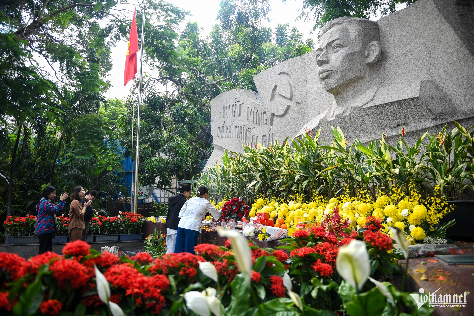 W-cầu siêu liệt sĩ TPHCM Nguyễn Huế 10.jpg