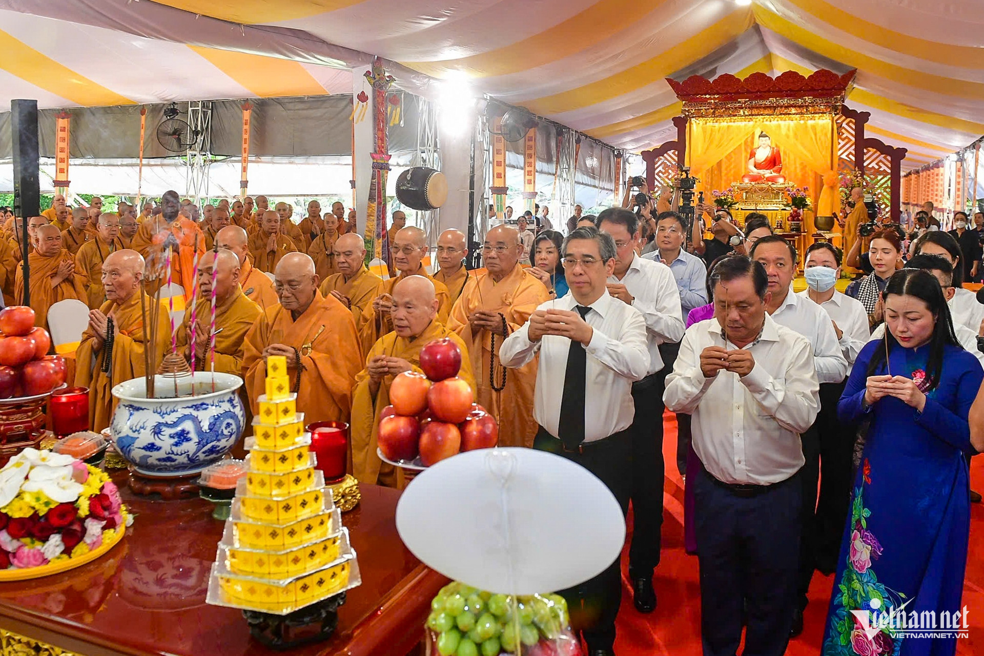 W-cầu siêu liệt sĩ TPHCM   Nguyễn Huế 12.jpg