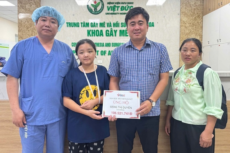 Em Đặng Thị Duyên bị ngã chấn thương đón nhận hơn 106 triệu đồng của bạn đọc