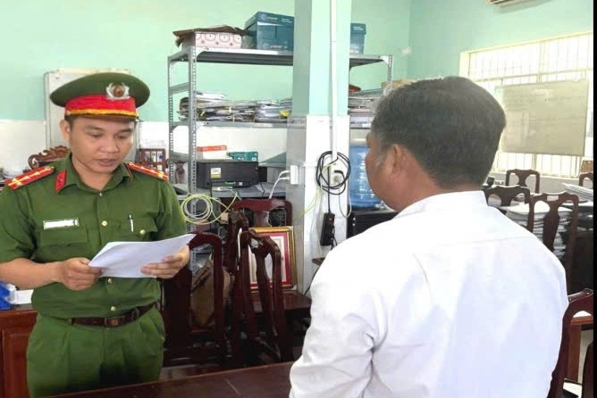 Khởi tố nguyên hiệu trưởng cùng kế toán tham ô hơn 660 triệu đồng