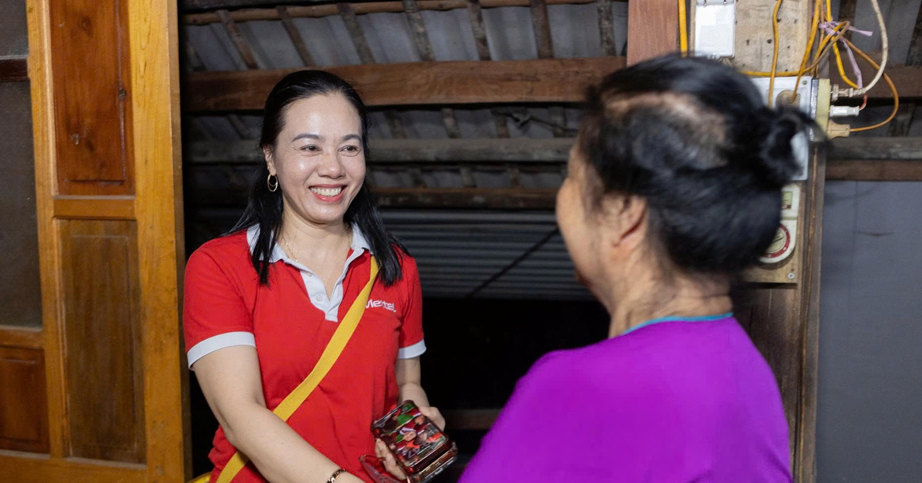 Nhà mạng mở cửa cả tối để hỗ trợ khách hàng xác thực thuê bao