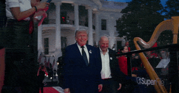 Những hình ảnh ấn tượng trong sự kiện mừng sinh nhật Tổng thống Trump