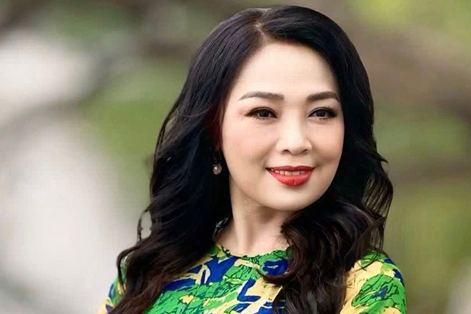 NSND Thái Bảo trẻ trung yêu đời tuổi 62, Midu tình tứ bên chồng đại gia